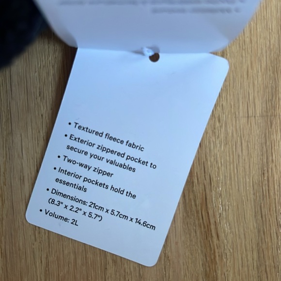 Lululemon NWT Everywhere 2L Fleece Belt Bag, includes reusable Lululemon bag - Picture 6 of 15